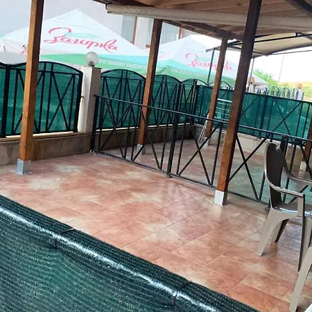 Studio With Large Terrace Near Beach Апартаменты Приморско